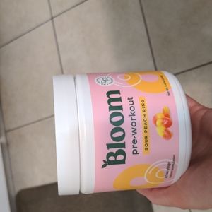 Bloom pre-work out sour peach ring